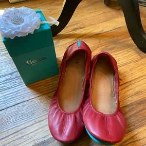 Red tieks